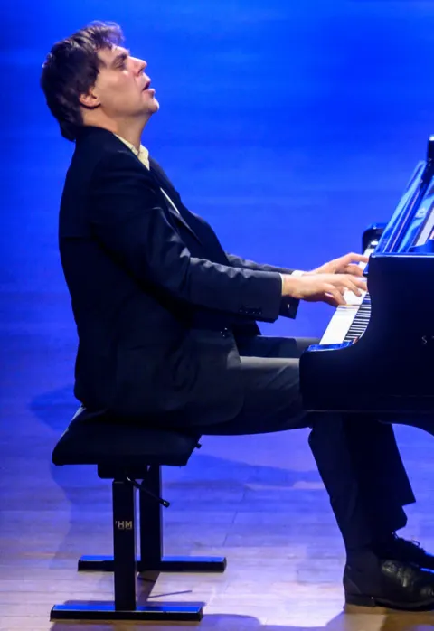 Pirkti bilietus Vilniaus festivalis. Andriaus Žlabio rečitalis ir premjera su Valstybiniu Vilniaus kvartetu Vilnius, Lietuvos nacionalinė filharmonija Birželis 07