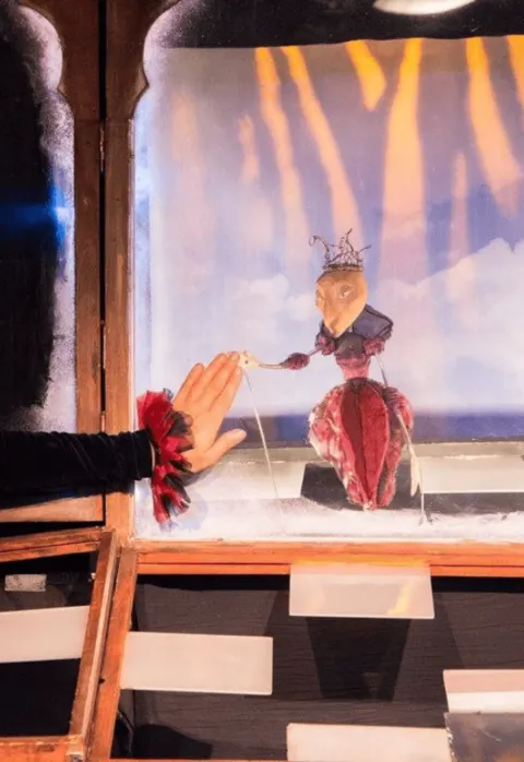 Pirkt biļetes SNIEGUOLĖ IR SEPTYNI NYKŠTUKAI || Lėlių spektaklis vaikams Vilnius, Vilniaus teatras „Lėlė“ Aprīlis 26