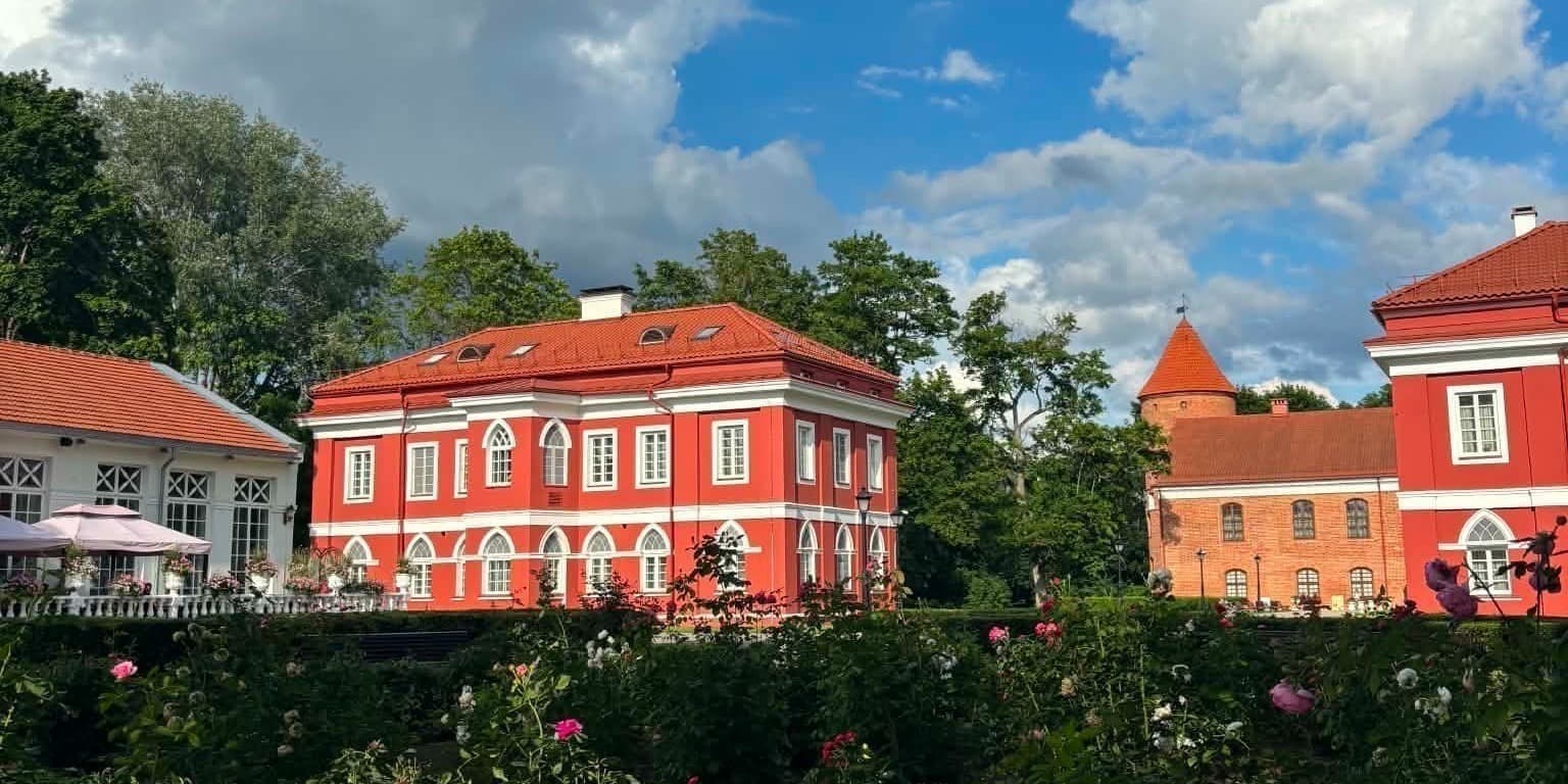 Pirkti bilietus Vasara Raudondvario dvare: gintarinės sėkmės apyrankės dirbtuvės Raudondvaris, Raudondvario Dvaro Menų Inkubatorius Liepa 30