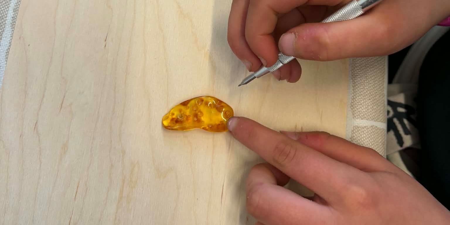 Pirkti bilietus Gintarinio amuleto dirbtuvės Raudondvario dvare Raudondvaris, Raudondvario Dvaro Menų Inkubatorius Liepa 31