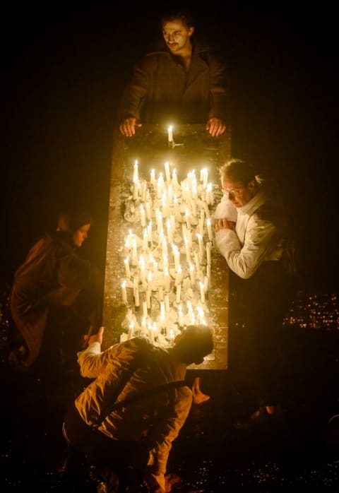 Pirkti bilietus Tom Stoppard „ROZENKRANCAS IR GILDENSTERNAS MIRĘ“ (Rež. Jurij Butusov) Vilnius, Vilniaus Senasis Teatras Vasaris 08