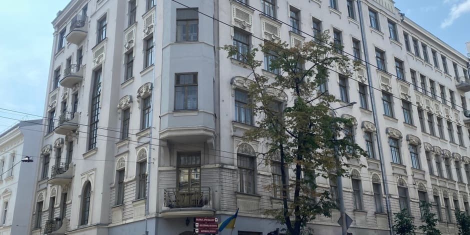 Pirkti bilietus Кладбища, коты, убежище и другие детали привокзального квартала Vilnius, Margutis Balandis 13