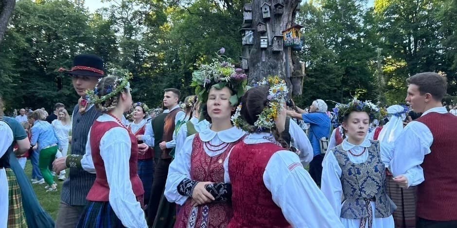 Pirkti bilietus Dew Holiday (Rasos) in Verkiai (Vilnius) Vilnius, Verkių rūmų apžvalgos aikštelė Birželis 21