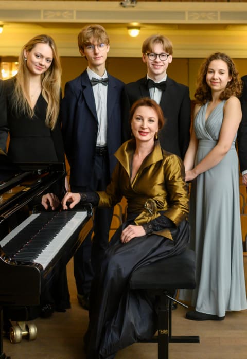 Pirkti bilietus Vilniaus fortepijono festivalis. Maestra ir jaunieji talentai Vilnius, Lietuvos nacionalinė filharmonija Lapkritis 16