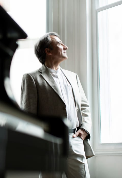 Pirkti bilietus Vilniaus fortepijono festivalis. Fortepijono legenda Jeanas Efflamas Bavouzet atlieka Maurice Ravelio kūrinius Vilnius, Lietuvos nacionalinė filharmonija Lapkritis 27