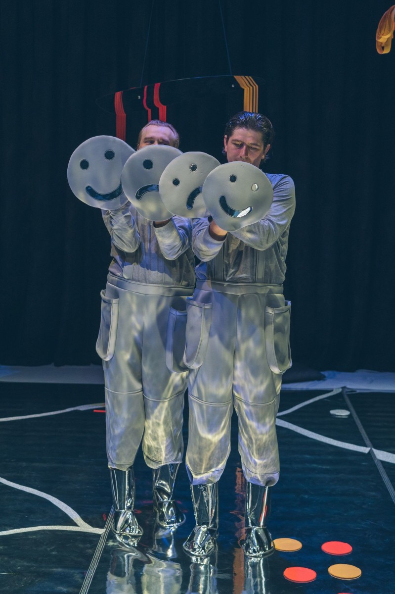 Buy tickets Interaktyvus judesio ir objektų spektaklis kūdikiams BE GALO, BE KRAŠTO Klaipėda, Klaipėdos lėlių teatras October 26