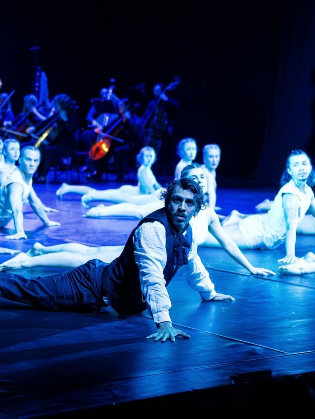 Pirkti bilietus FESTIVALIS VIRUS‘30 / Kauno šokio teatro AURA šokio spektaklis JŪRA Šiauliai, Valstybinis Šiaulių dramos teatras Lapkritis 16