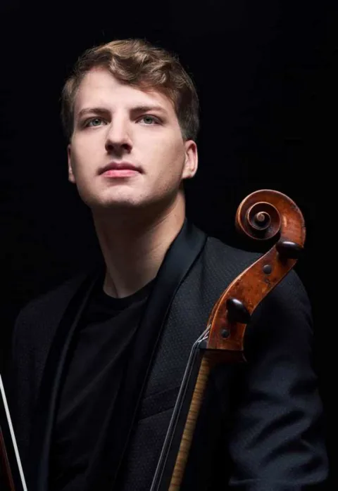 Pirkti bilietus Simfoninės muzikos šedevrai. Maestro Roberto Šerveniko jubiliejui Vilnius, Lietuvos nacionalinė filharmonija Kovas 28