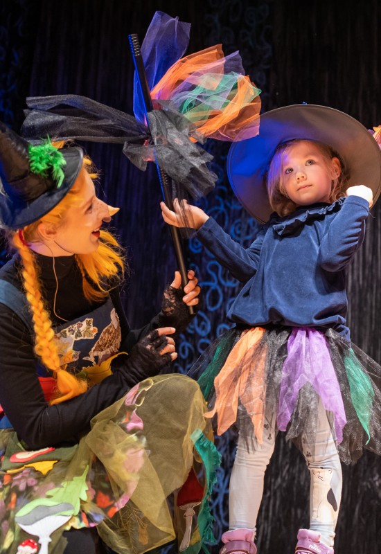 Pirkti bilietus Raudonkepurė ir vilkas + teatro dienos šventė vaikams Vilnius, Raganiukės teatras Kovas 28