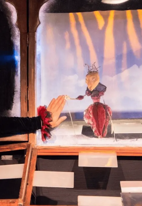 Pirkti bilietus SNIEGUOLĖ IR SEPTYNI NYKŠTUKAI || Lėlių spektaklis vaikams Vilnius, Vilniaus teatras „Lėlė“ Gruodis 27